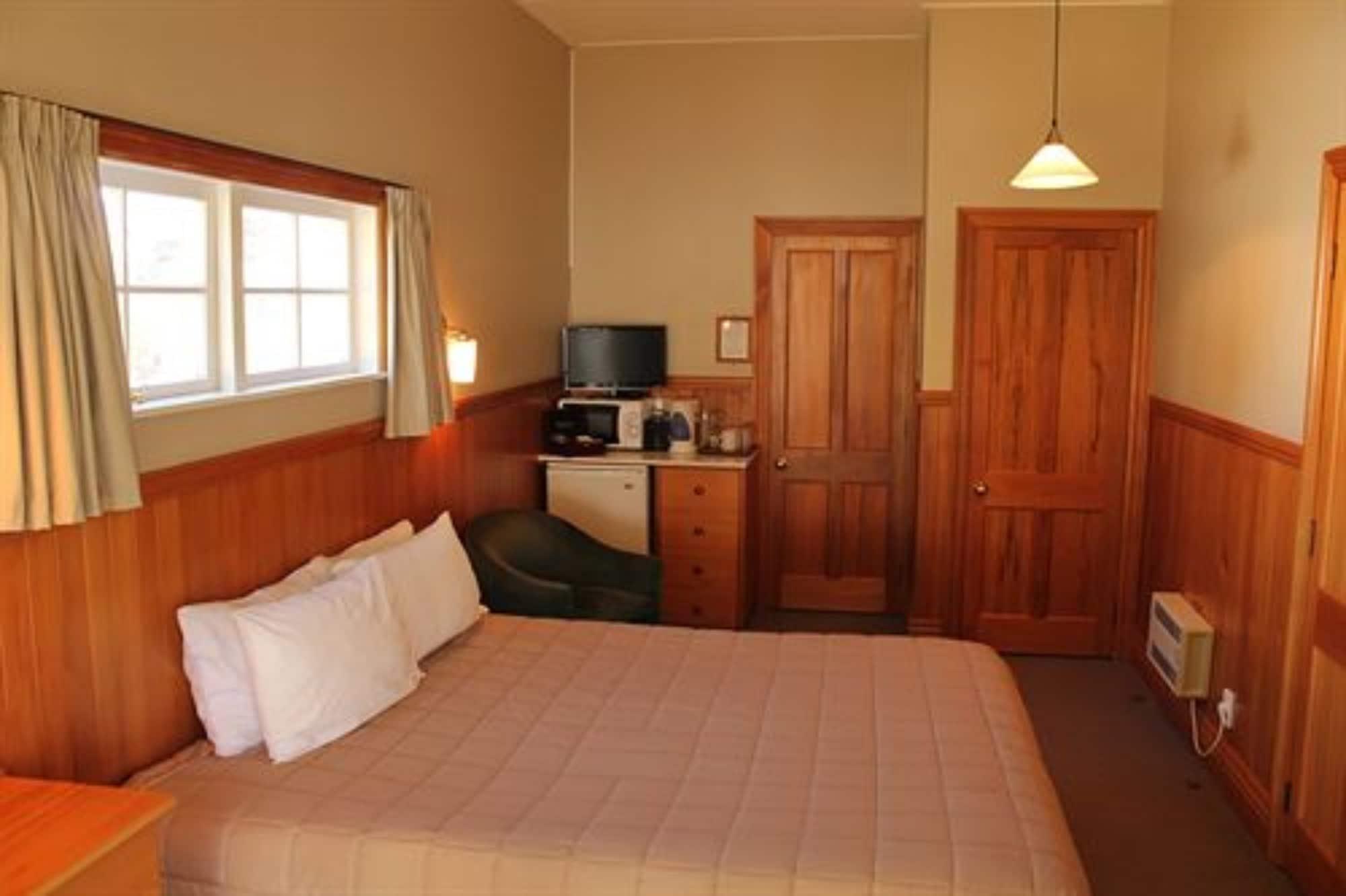 Huka Falls Resort Taupomeer Buitenkant foto A room at the hotel