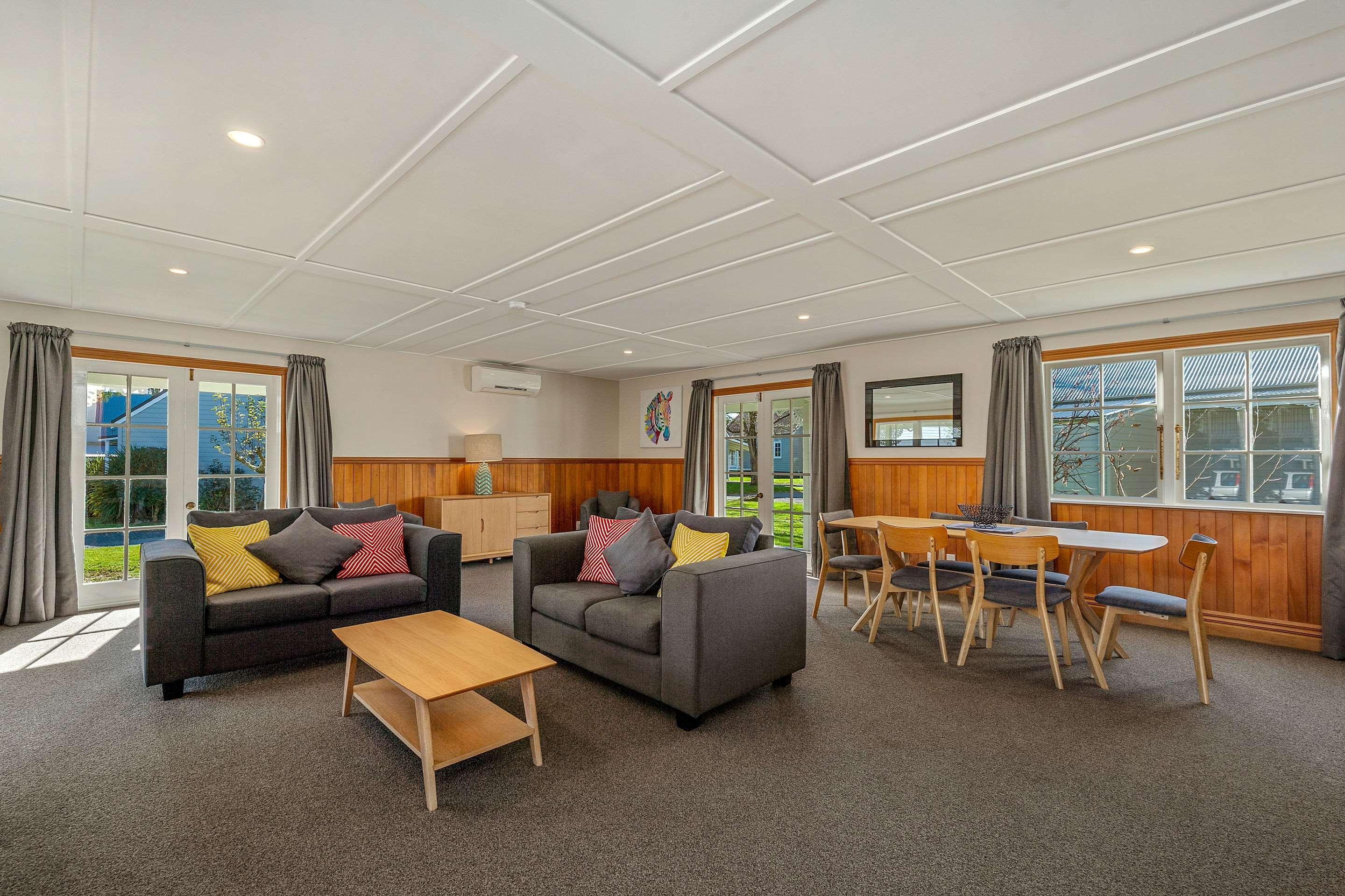 Huka Falls Resort Taupomeer Buitenkant foto The common room at the University of Waikato's Melville Hall