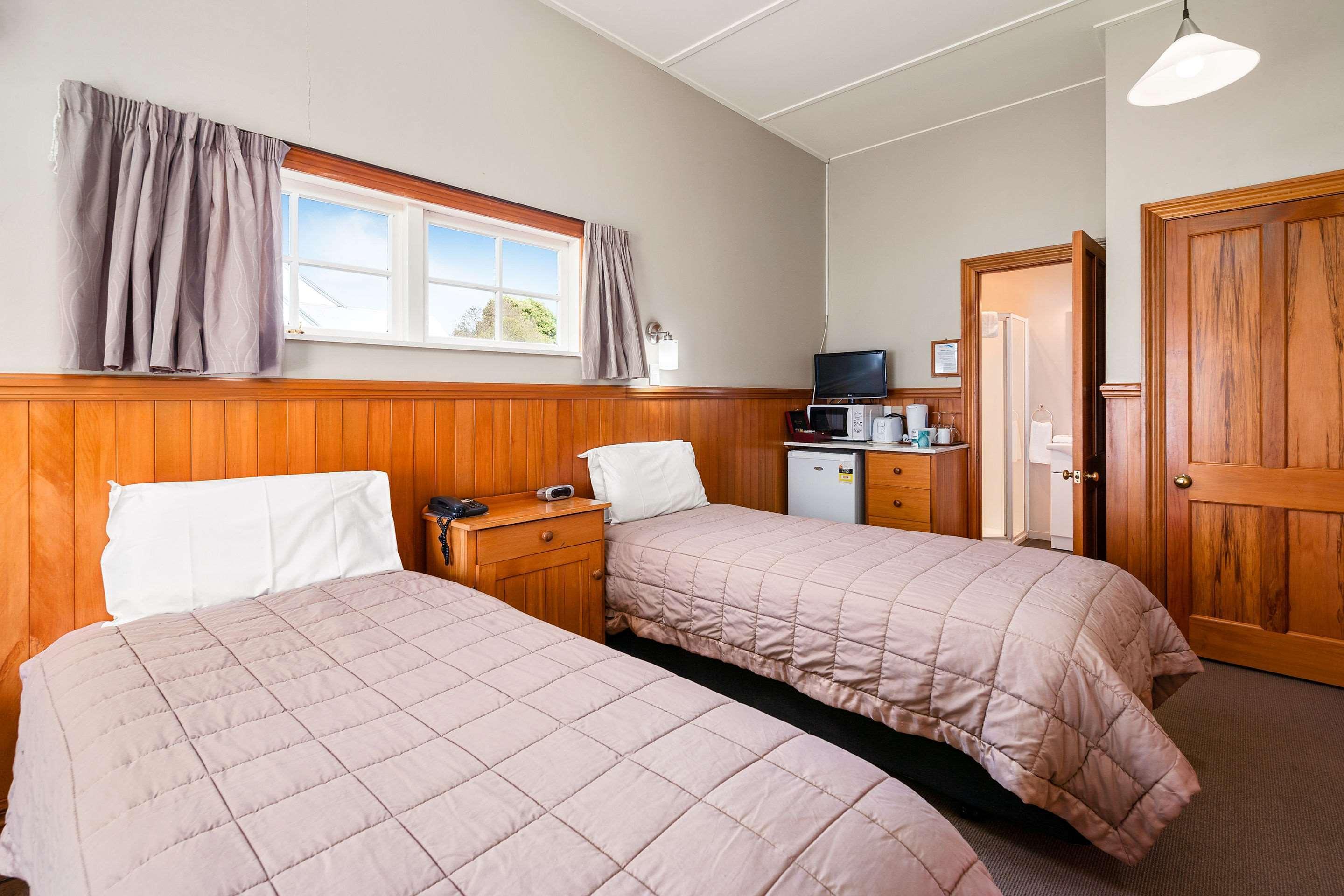 Huka Falls Resort Taupomeer Buitenkant foto A typical room at the hotel