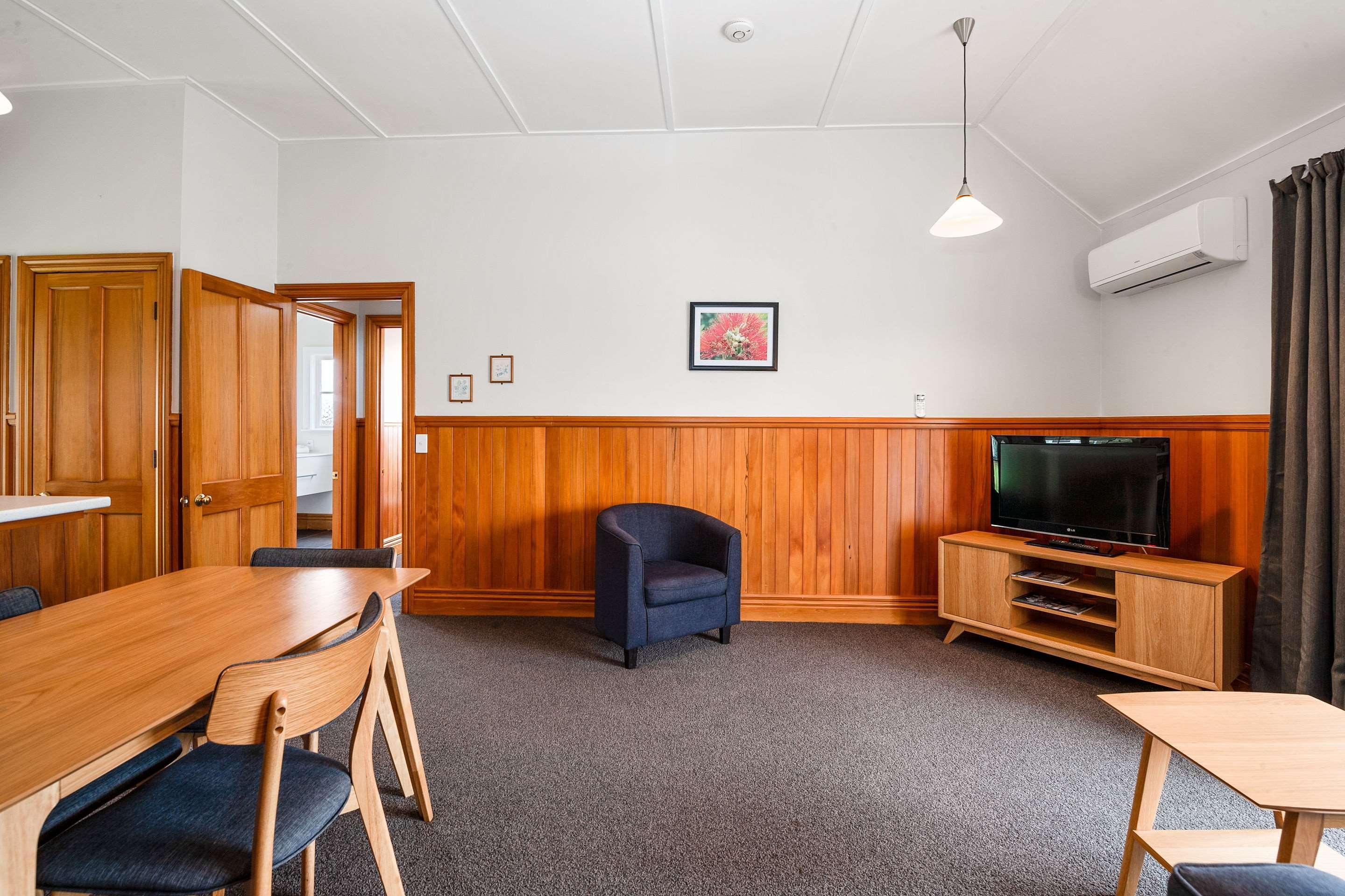 Huka Falls Resort Taupomeer Buitenkant foto A common room at the University of Otago