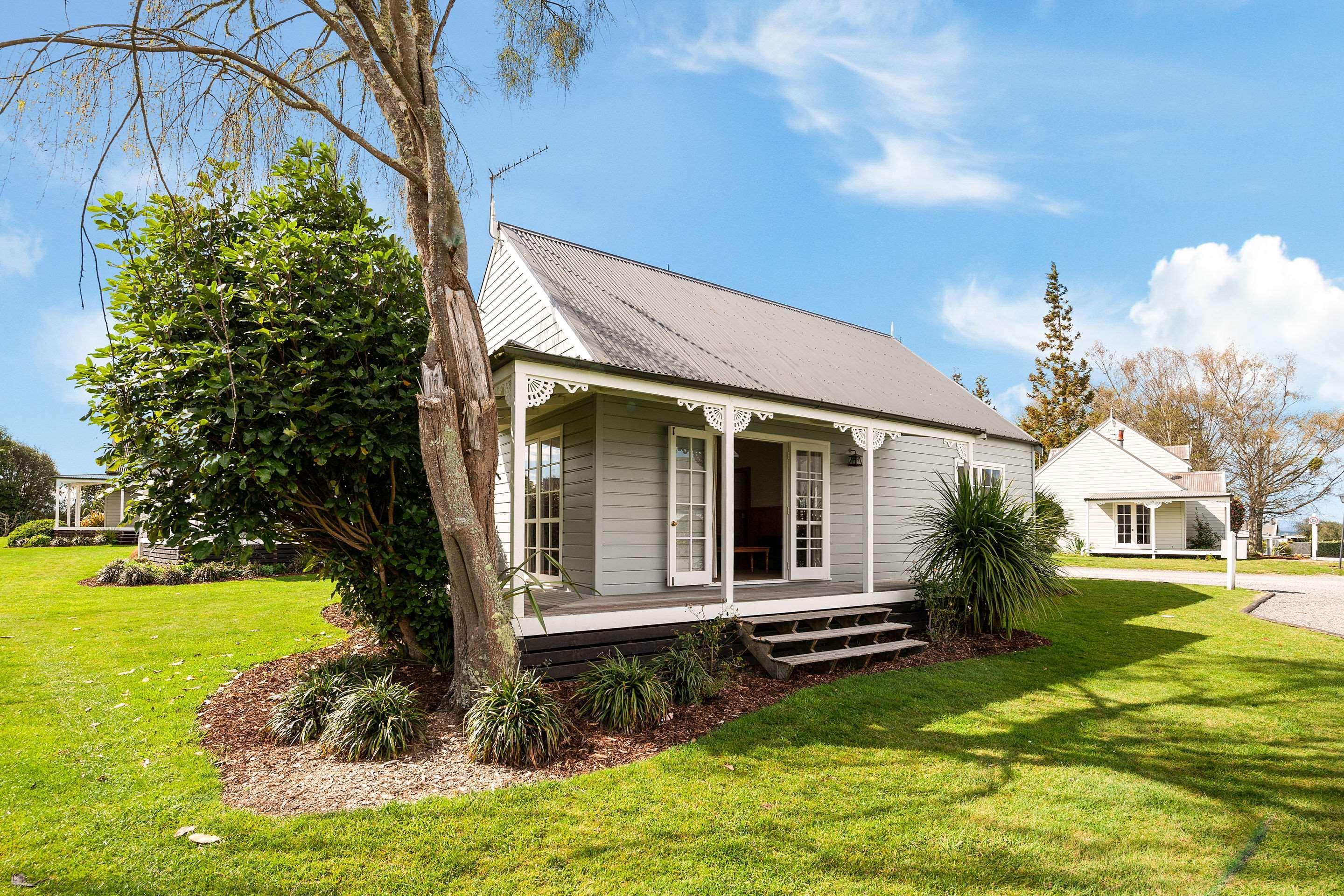 Huka Falls Resort Taupomeer Buitenkant foto The first house in Ashburton, built in 1858
