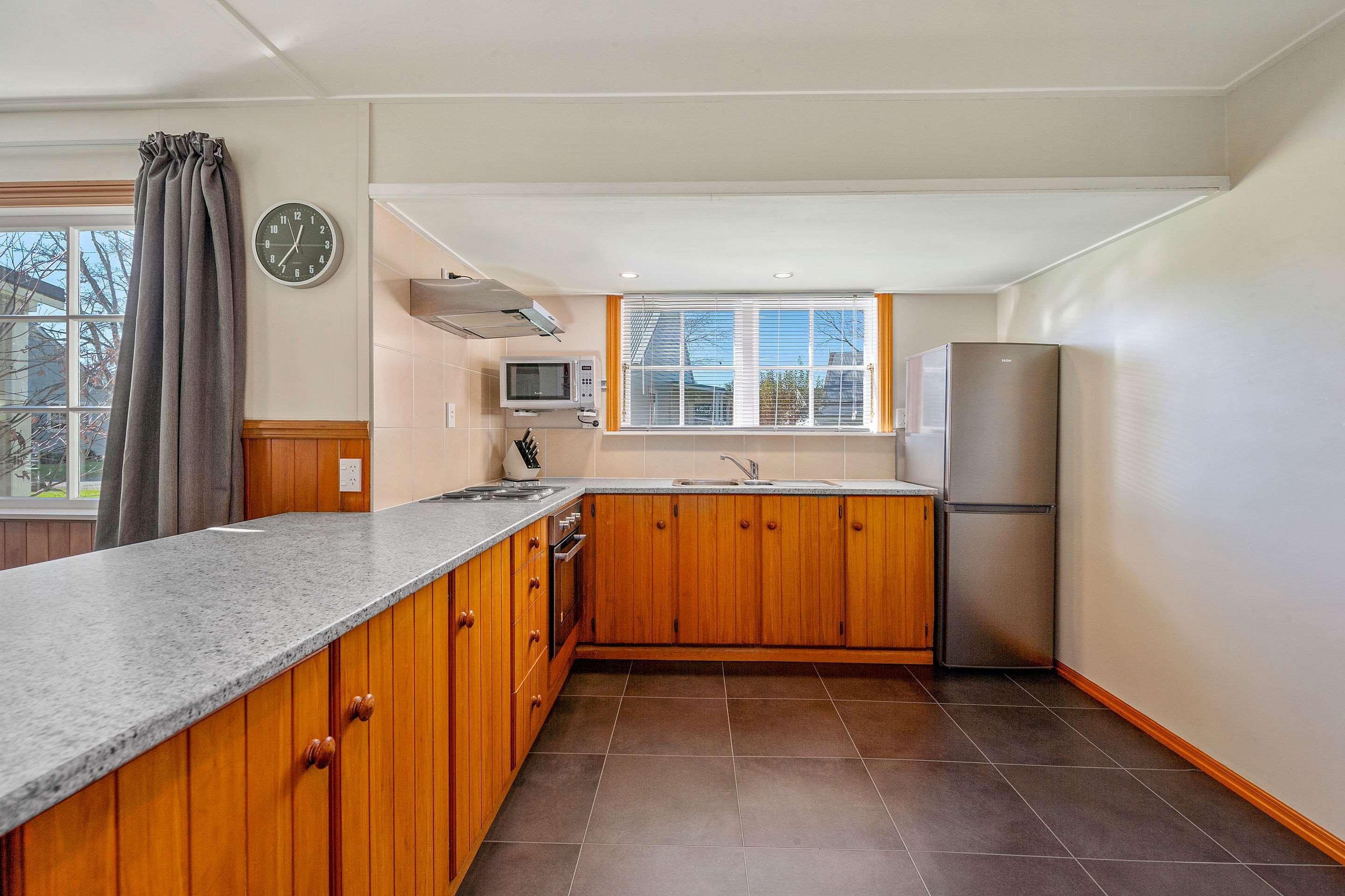 Huka Falls Resort Taupomeer Buitenkant foto The kitchen at the station