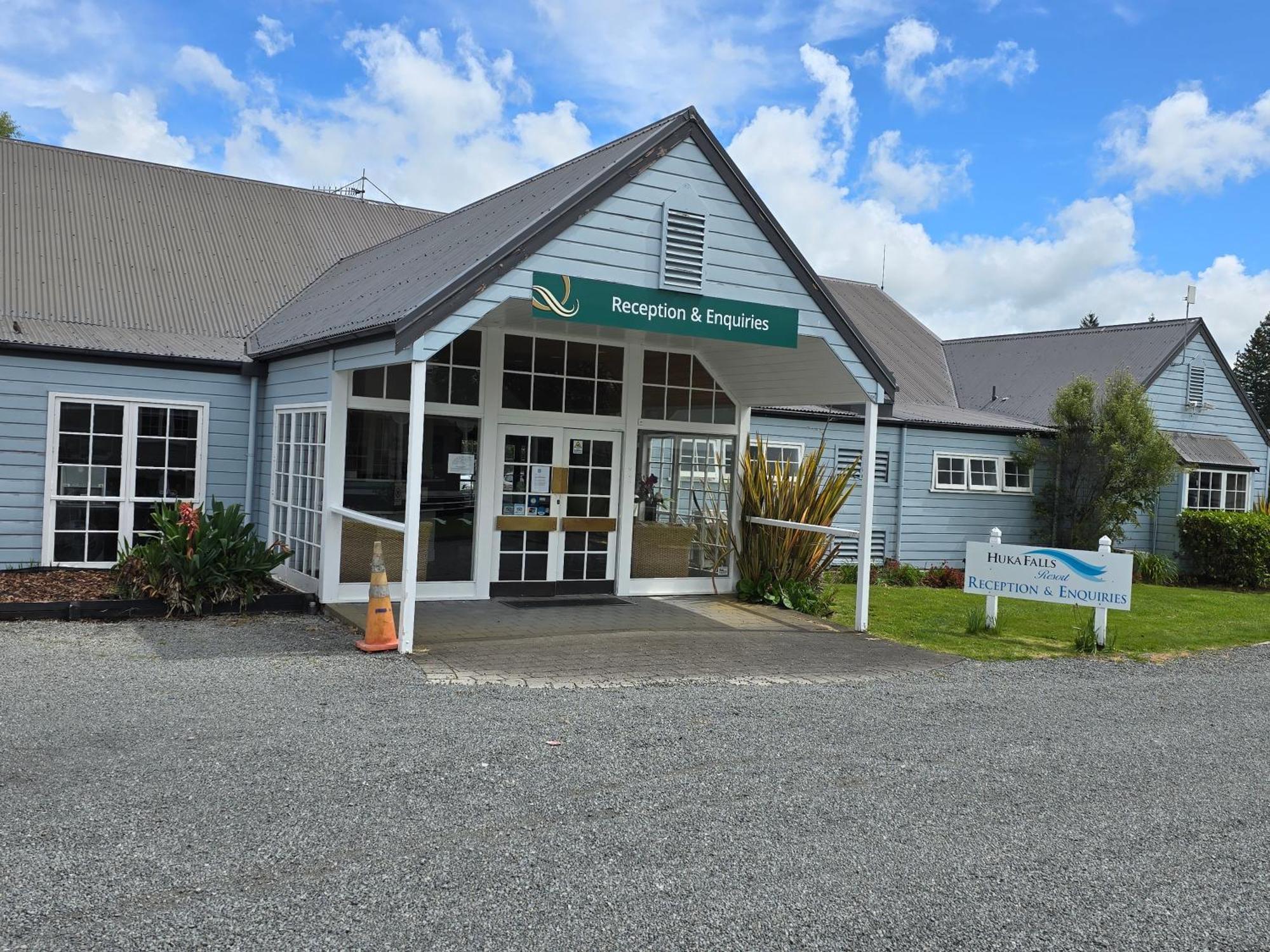Huka Falls Resort Taupomeer Buitenkant foto Reception and Enquiries