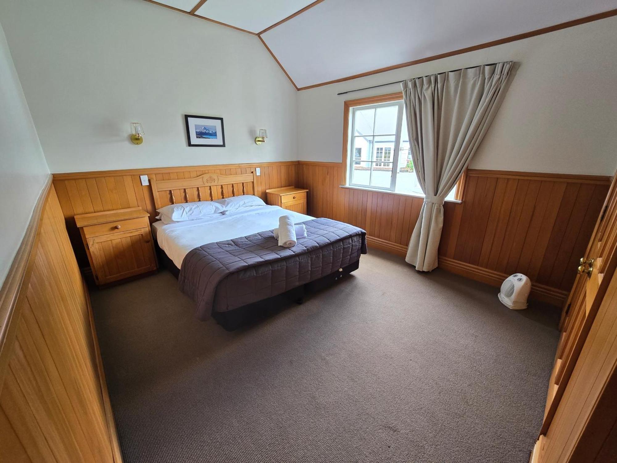 Huka Falls Resort Taupomeer Buitenkant foto A room at the hotel