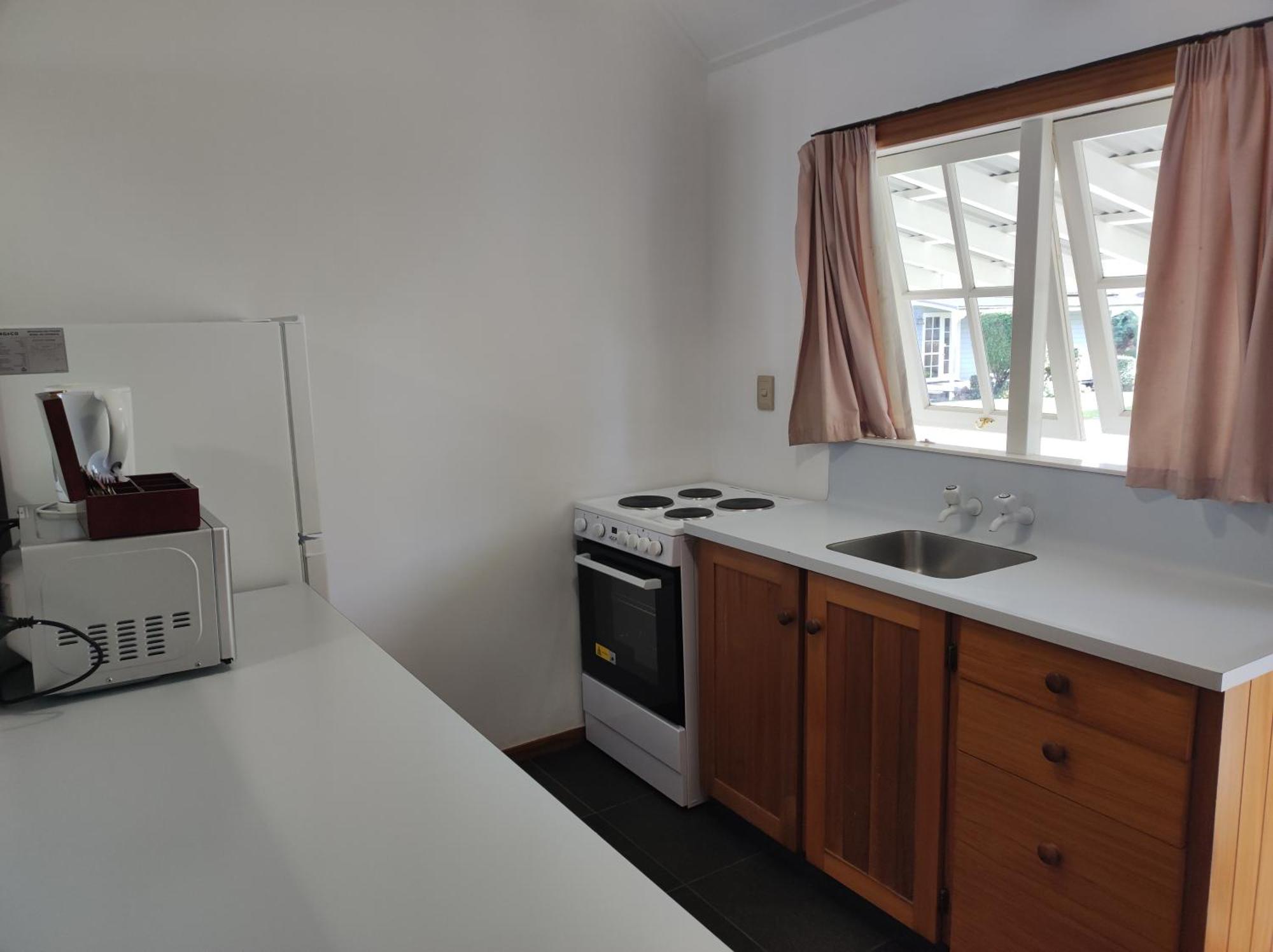 Huka Falls Resort Taupomeer Buitenkant foto A kitchen in a student flat