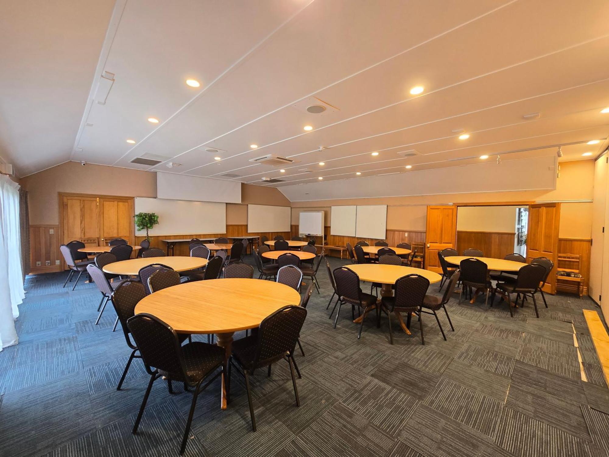 Huka Falls Resort Taupomeer Buitenkant foto The meeting room at the National Institute of Water and Atmospheric Research