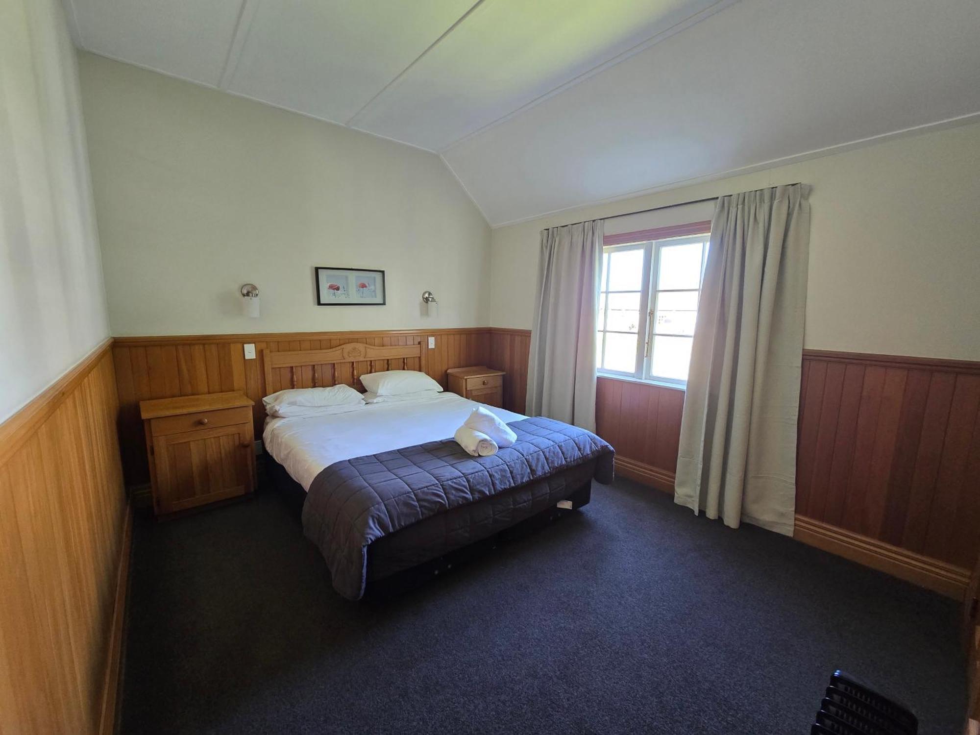 Huka Falls Resort Taupomeer Buitenkant foto A room at the hotel